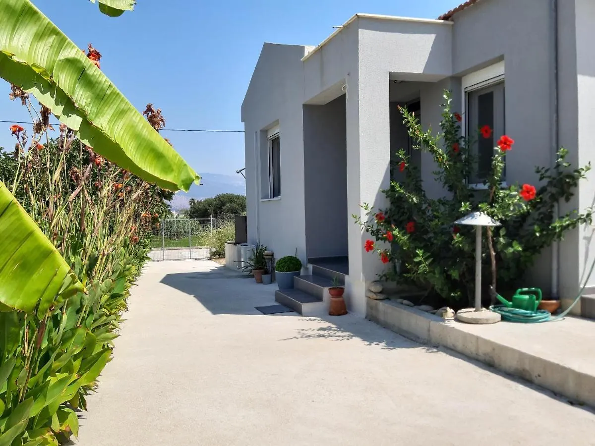 Eva'S Place Lixouri